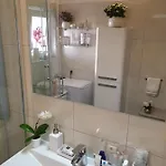아파트 In With Sea View, Terrace, Air Conditioning, Wifi 5063-1 Duće